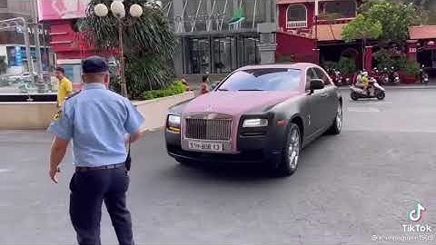 Ngọc Trinh cùng siêu xe 30 tỷ