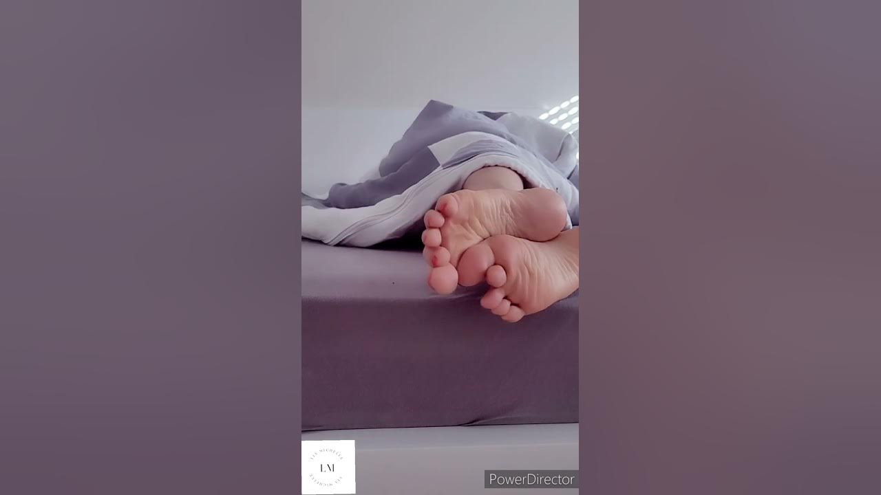 Wake up with me ASMR 🌞 no talking, feet rubbing, toe wiggles, soles 