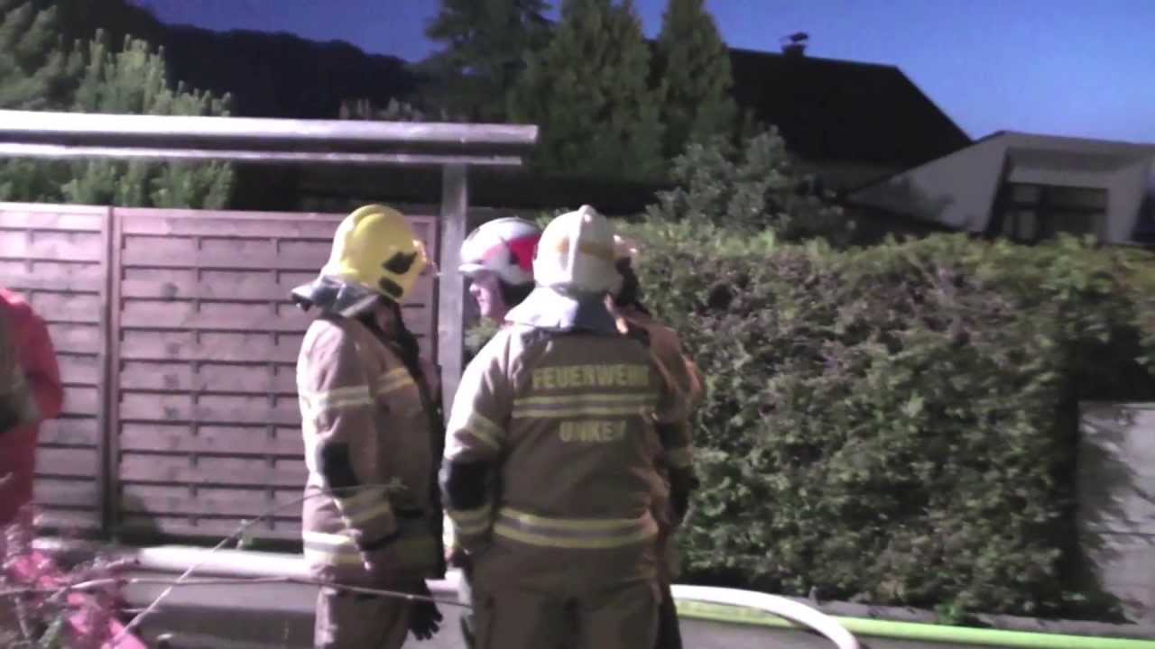 Feuer in Lofer - Löscharbeiten, Feuerwehrmänner/frauen im Einsatz