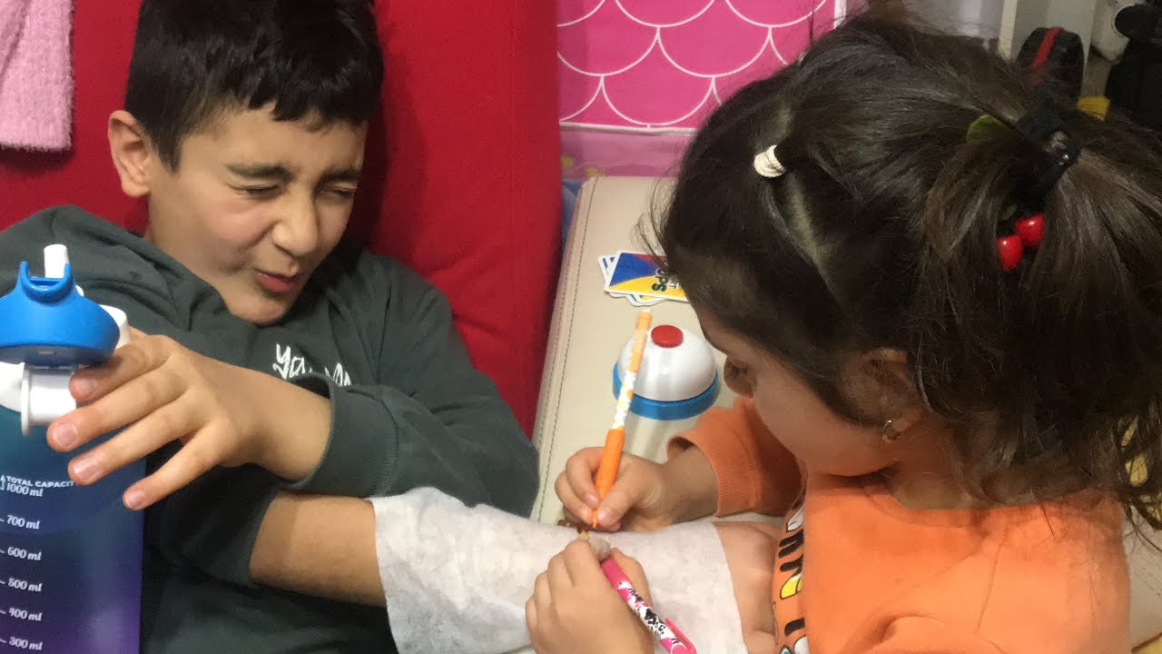 Abisi Öykü ile sevinsin diye kuaför oyunu oynuyor 😆