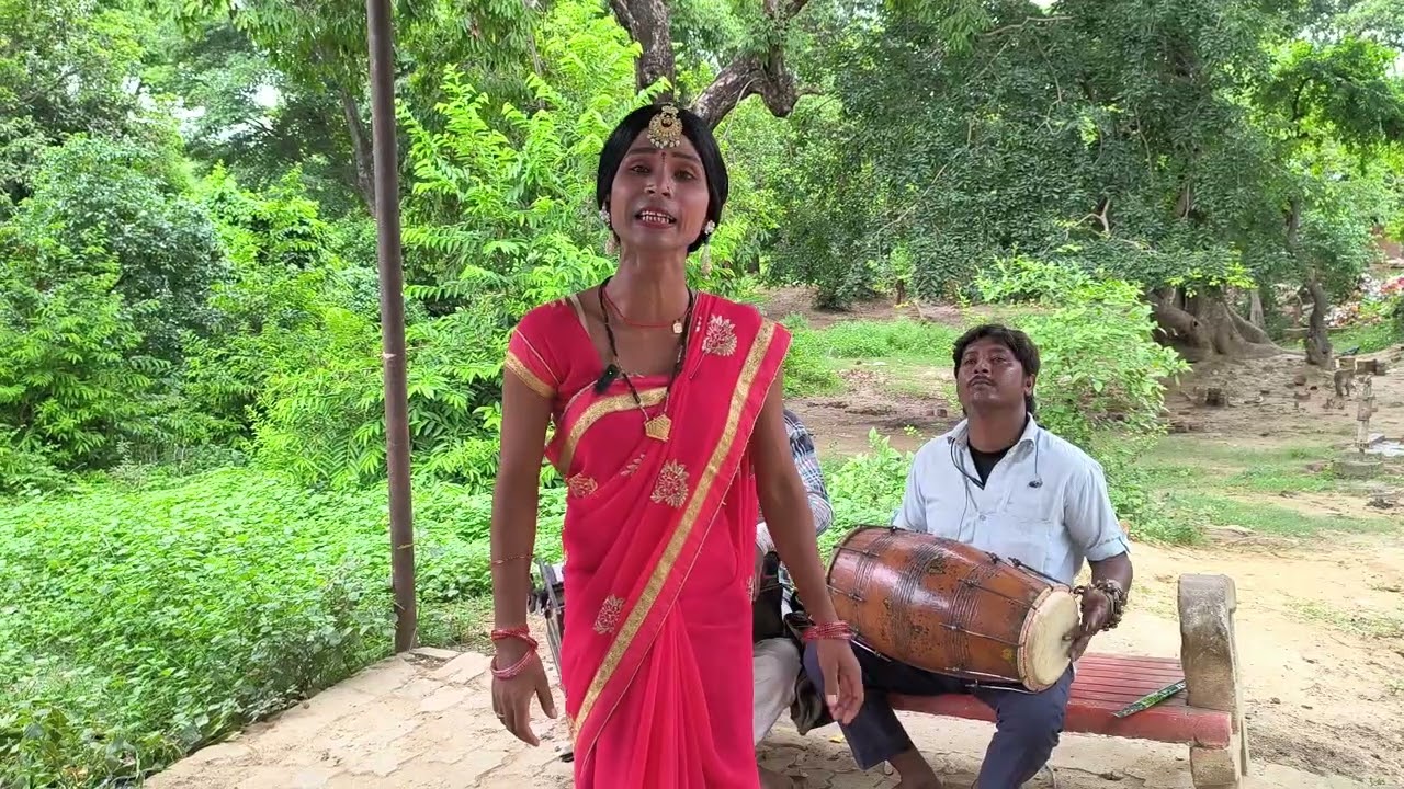 घूँघट काढ़े वाली मेहरी अब ना मिली 