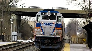 MARC Engine 71 GP39 Leaving the Muirkirk Station