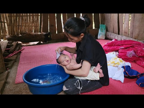 16 year old single mother - washing baby's clothes - bathing baby - Triệu Thị Liễu