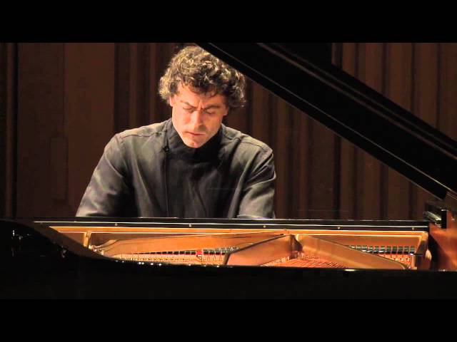 Schubert - Impromptu D.946 n°2 : Frank Braley, piano