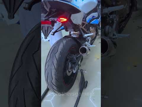 BMW S1000RR: Revving