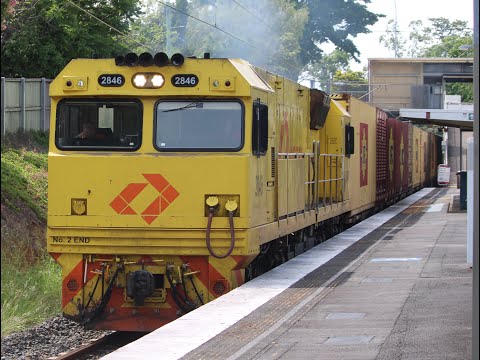 PN and Aurizon container trains on Pinkenba line Clayfield