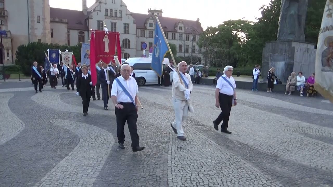 Procesja ku czci Najświętszego Serca Pana Jezusa Poznań 2023 - Wchodzimy na Plac Mickiewicza