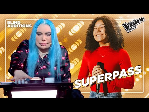 Video Emma si aggiudica il SUPERPASS con E poi di Giorgia | The Voice Kids Italy Blind Auditions