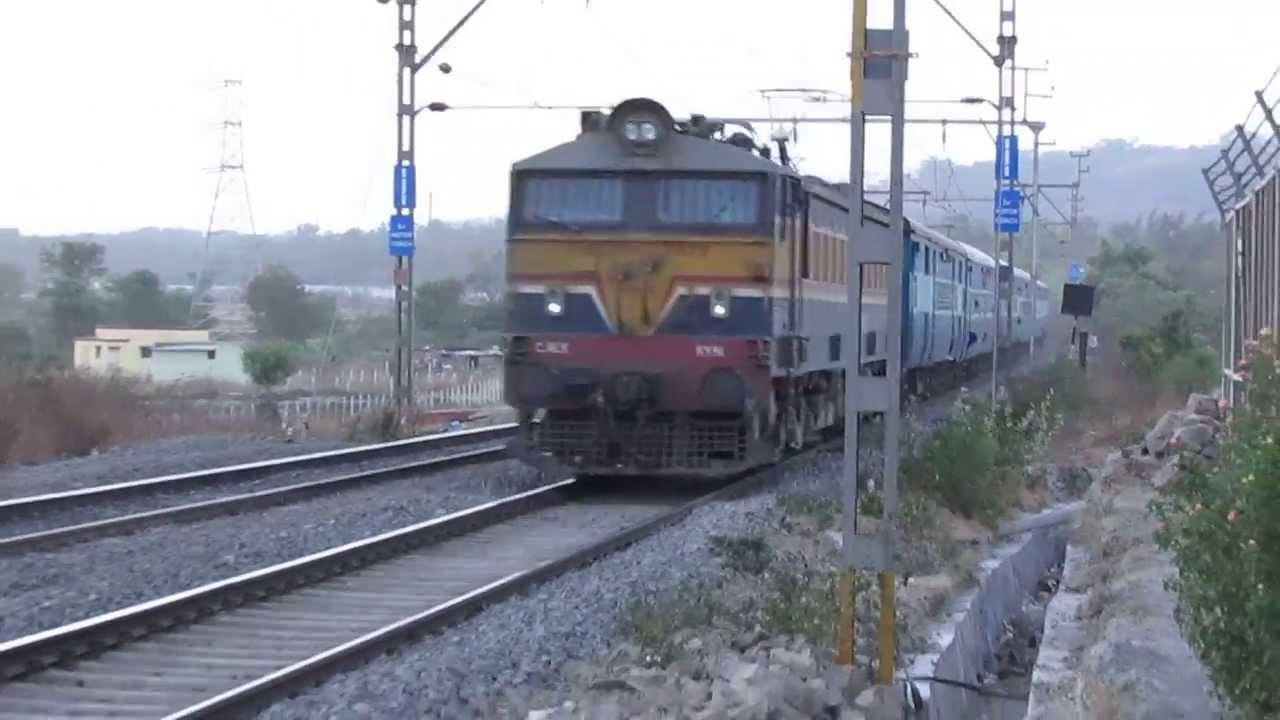 twilight-dhamaka-calm-indrayani-express-meets-angry-kanyakumari