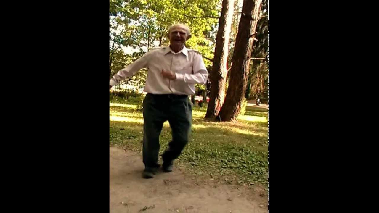 Песня танец дедушка. Песня дед мороз суперстар текст песни. Танцующие старики. Дедушки и бабушки танцуют рок н ролл. Бабушка рядышком с дедушкой песня.