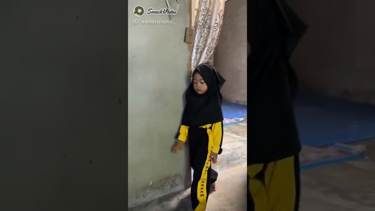 sedih nya punya ibu tiri sepeeti ini gk di kasih makan
