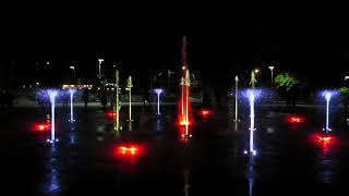 В Мариуполе танцующий фонтан исполнил гимн и показал шоу еlectronic music...