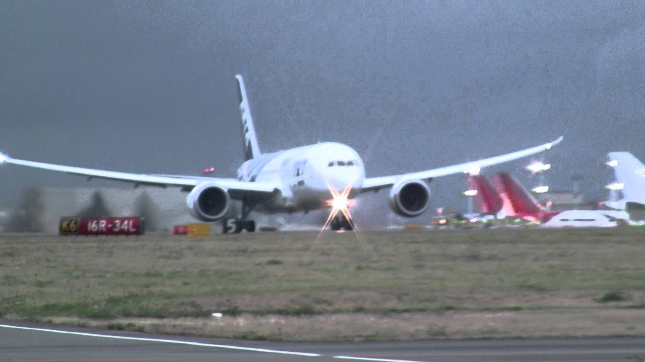 ANAの787ドリームライナー初号機「JA801A」、羽田空港に到着 | FlyTeam