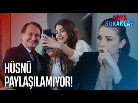 Esra, Hüsnü'yü, Hayranlarından Kıskandı! | Arka Sokaklar 659. Bölüm