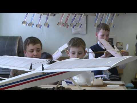 Соревнования по авиамоделированию собрали юных авиаконструкторов
