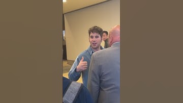 Ben Platt kind to sign autographs in NYC! #benplatt #broadway #dearevanhansen #trending