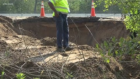 SCDOT crews work to repair sinkhole on I-26