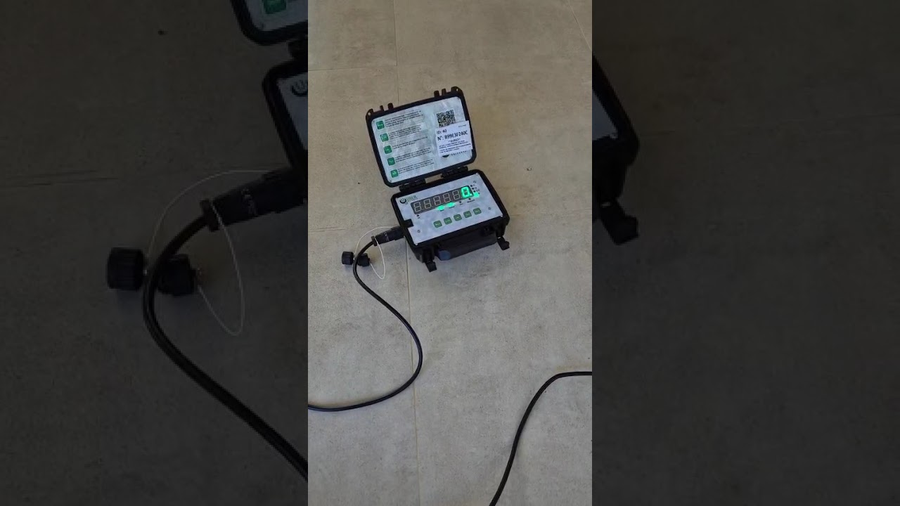 Cliente testando a balança de gado Uber satisfeito