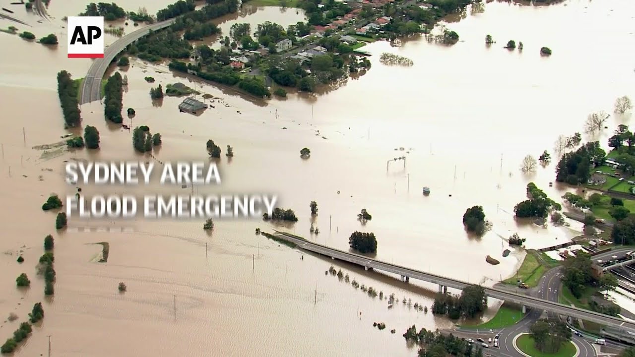 Flood threat moves north as Sydney area emergency eases - YouTube