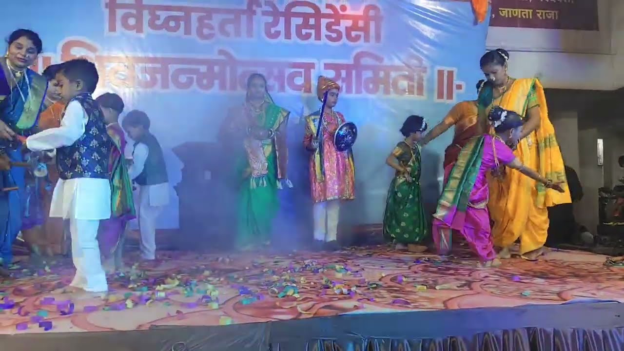 छोटे कलाकार आणि त्यांच्या मातृवर्गाकडून एक शानदार आणि मनमोहक नृत्याविष्कार! #dance