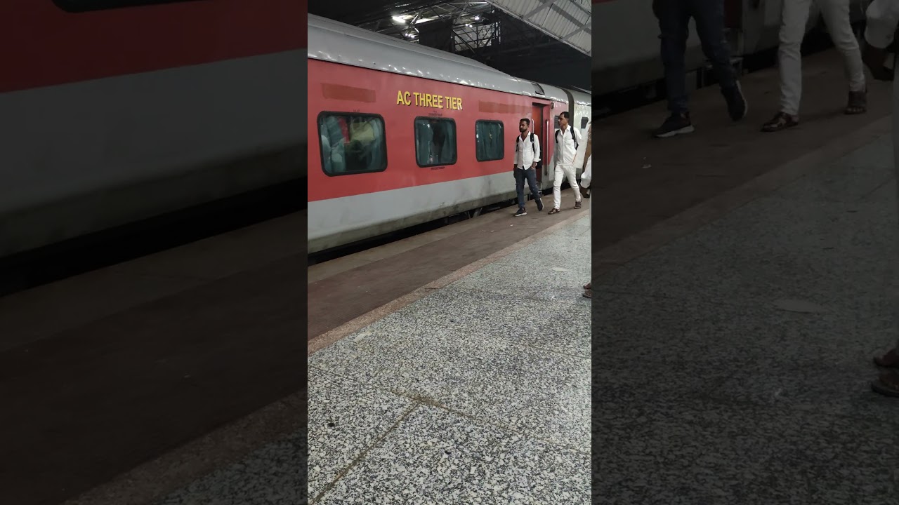 Travelling Howrah to Hubli Express