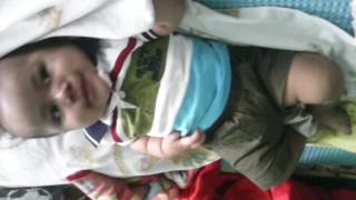 Ekspresi lucu bayi lagi pup