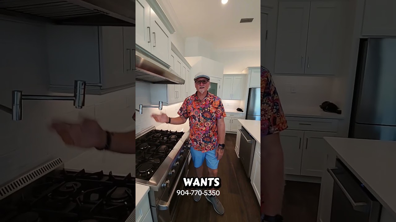 Приглашаем вас на экскурсию по этому стильному дому яхт-клуба в Палм-Кост. (Комментарий: "Информа...