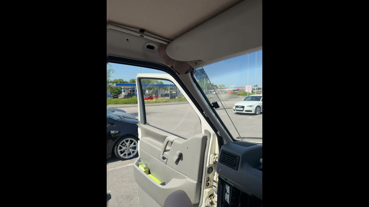 VW Transporter t4 in for a Kenwood radio upgrade 