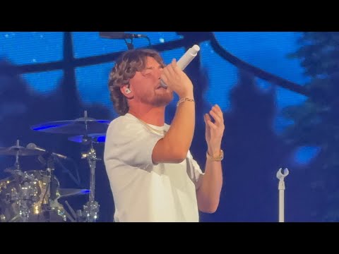 Bailey Zimmerman Performing
