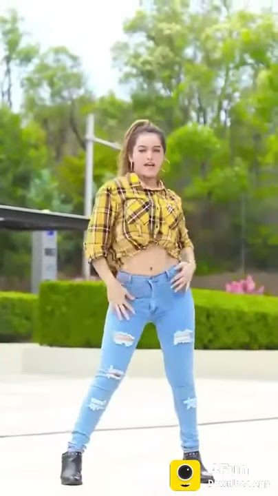 Hot girl dance in public area          Bigo Live Video