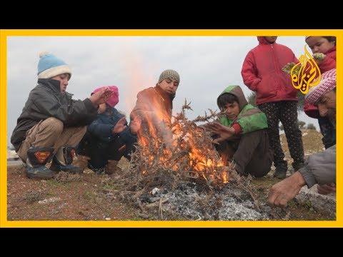 وسط ظروف قاسية جدا.. استمرار موجات النزوح من ريف إدلب