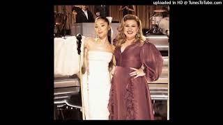 Kelly Clarkson & Ariana Grande - Santa, Can't You Hear Me (Mic Feed)