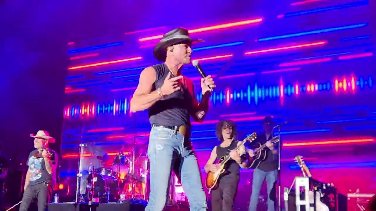 Tim McGraw Indian Outlaw live 09/26/25