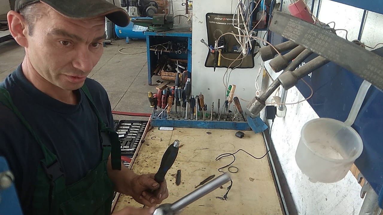 Как выкрутить юбку свечи зажигания из ГБЦ если она сломалась в шахте ...