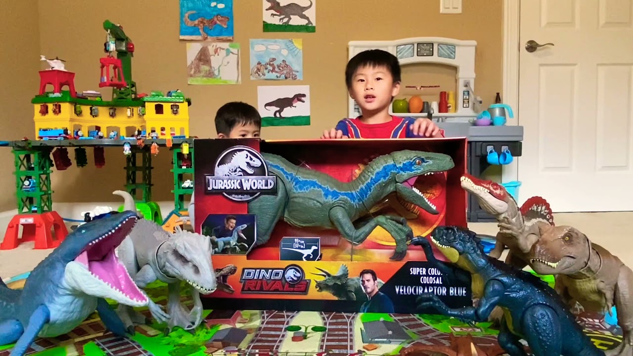 2021 New Jurassic World Super Colossal Velociraptor Blue Unboxing