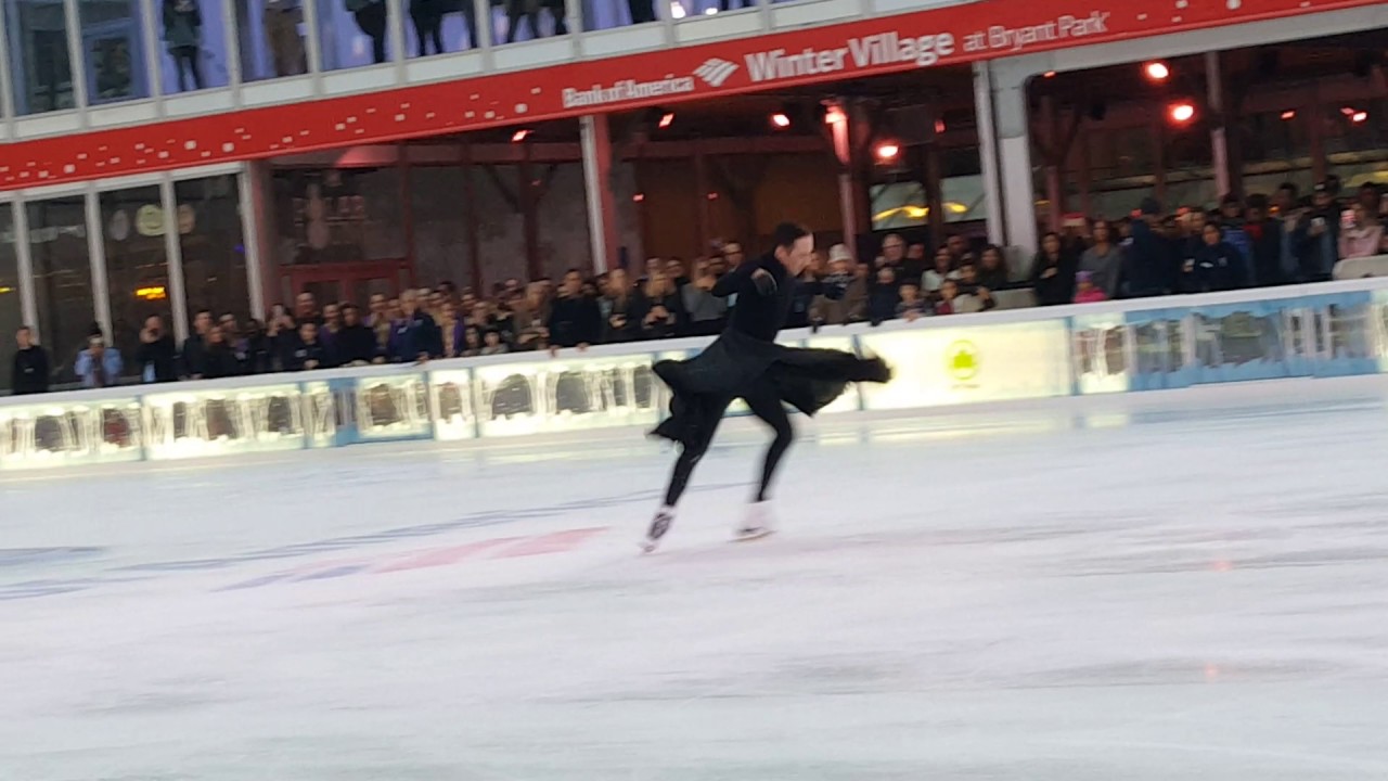 Johnny Weir skates to 