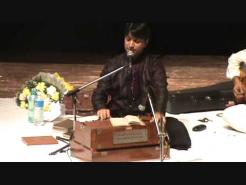 Amrish Mishra Singing Ghazal "Koi Paas Aaya Savere Savere"