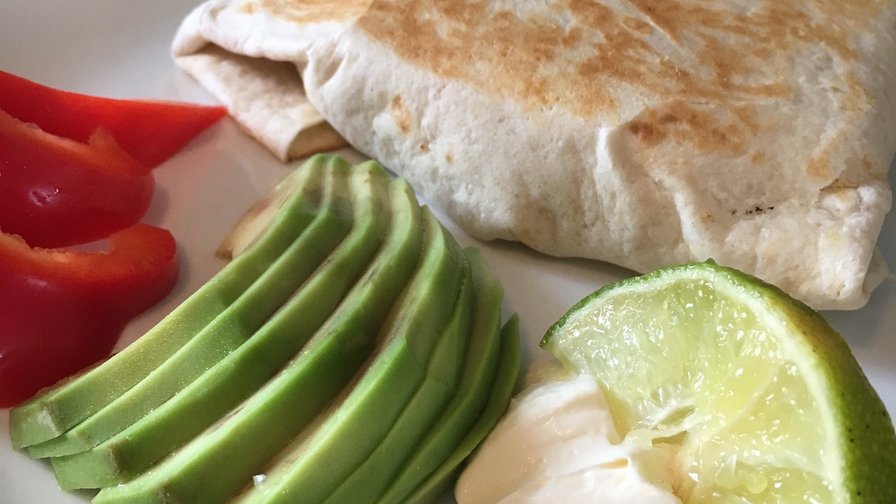 Fajita recipe | chicken fajitas with sour cream fresh avocado and