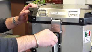 Givi Trekker Outback Monokey Topcase 42 Liter Vorstellung Erklärung Deutsch  www.rwn-moto.de - YouTube