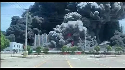 江西驚天大爆炸！如災難大片。普里戈津突然現身彼得堡！中共實施新法，美國發出旅行警告！中國人加速出走。上海排隊簽證黃牛票四千！美俄領館外兩樣情 - 天天要聞