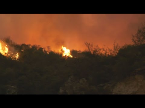 Φωτιά στη Μάνη: Ολονύχτια η μάχη με τις φλόγες