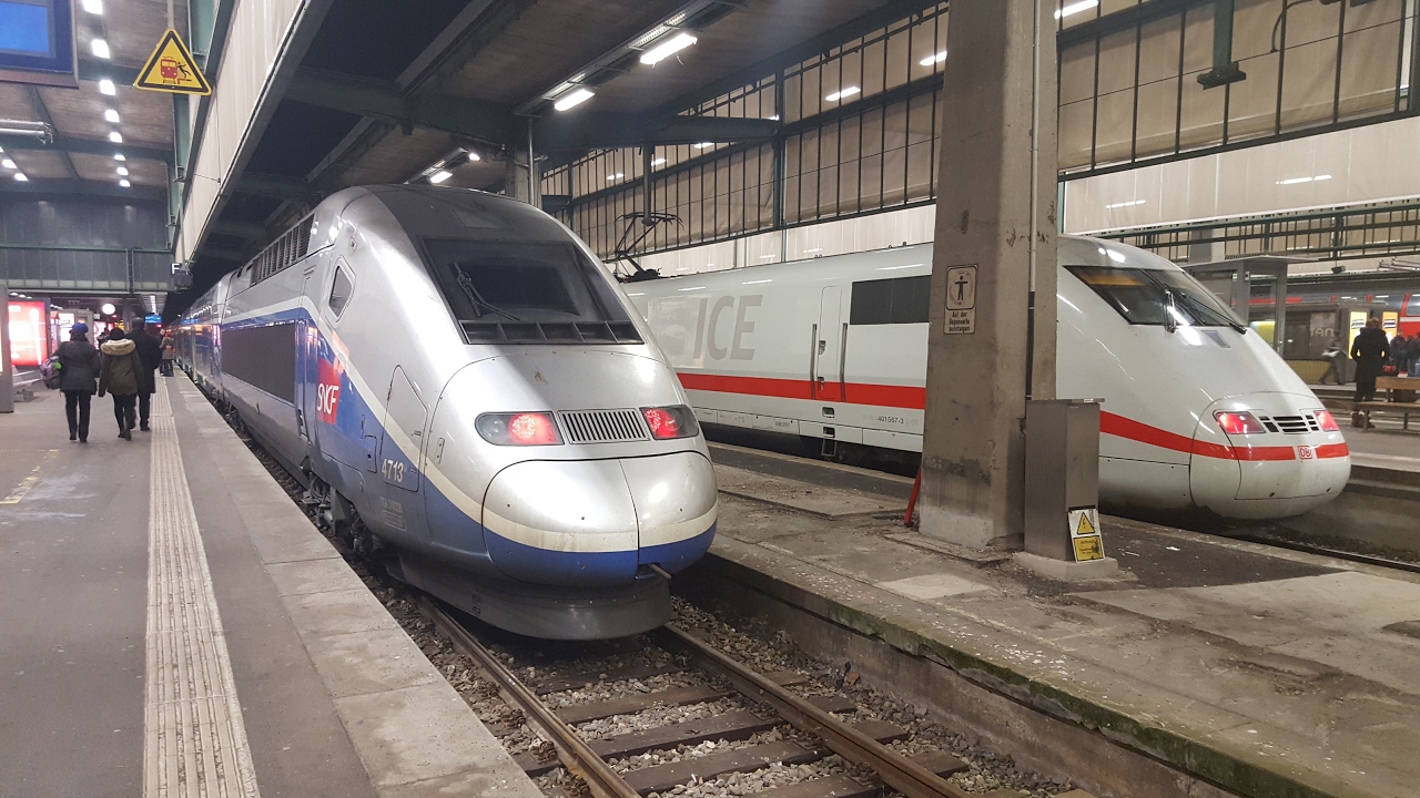 International TGV in Stuttgart: TGV9570 Paris Est - YouTube