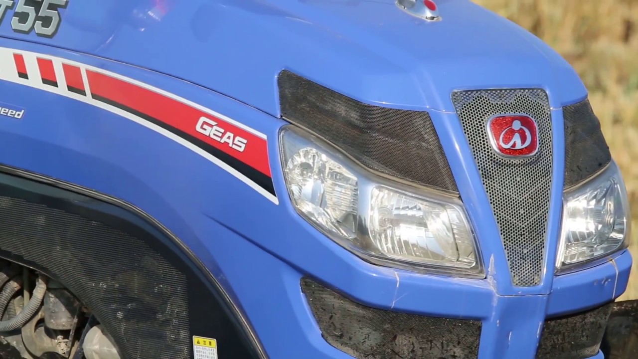 イセキトラクター・ジアス・NT55型・ムクドリたちがトラクターの