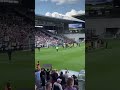 Clapping entre les kops et les joueurs Angevins