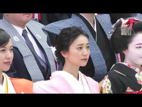 大島優子 戸田恵梨香　記念撮影　成田山不動尊節分祭2020