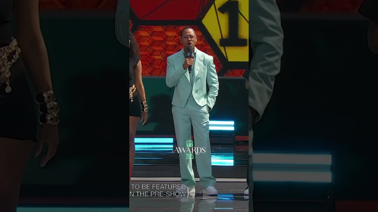 ⁣McDonald's surprised fans at the BET Awards Pre-Show with arch cards to enjoy McCrispy™ Strips