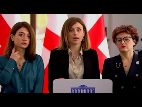 თეონა აქუბარდია, ანა ბუჩუკური და ხათუნა სამნიძე  ირაკლი ღარიბაშვილს პარლამენტში იბარებენ