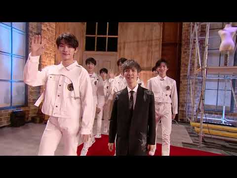 〖TNT时代少年团 刘耀文〗演员请就位决赛红毯现场！郭敬明导演与时代少年团一起走上红毯！时代少年团每个人都戴着一个“S”徽章，代表“一击即中”的shooting，也代表着要把公司永远挂在身上。
