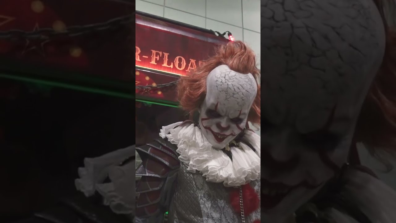 PENNYWISE the DANCING CLOWN 🤡 | Horror Con 2022 #shorts - YouTube