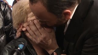 Oscar Ruggeri Le Entregó A Alicia A Onur Para Que La Bese